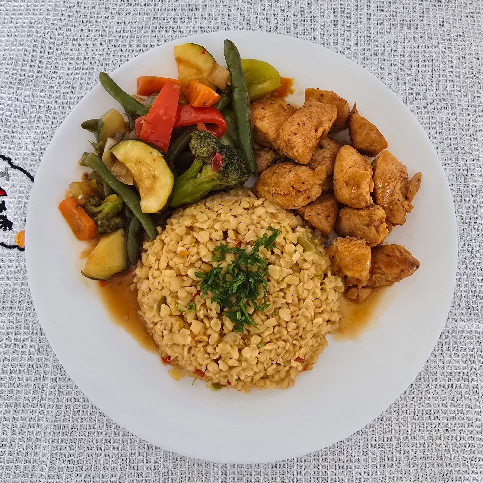 ProteinBox - Kycklingwok med grönsaker och bulgar